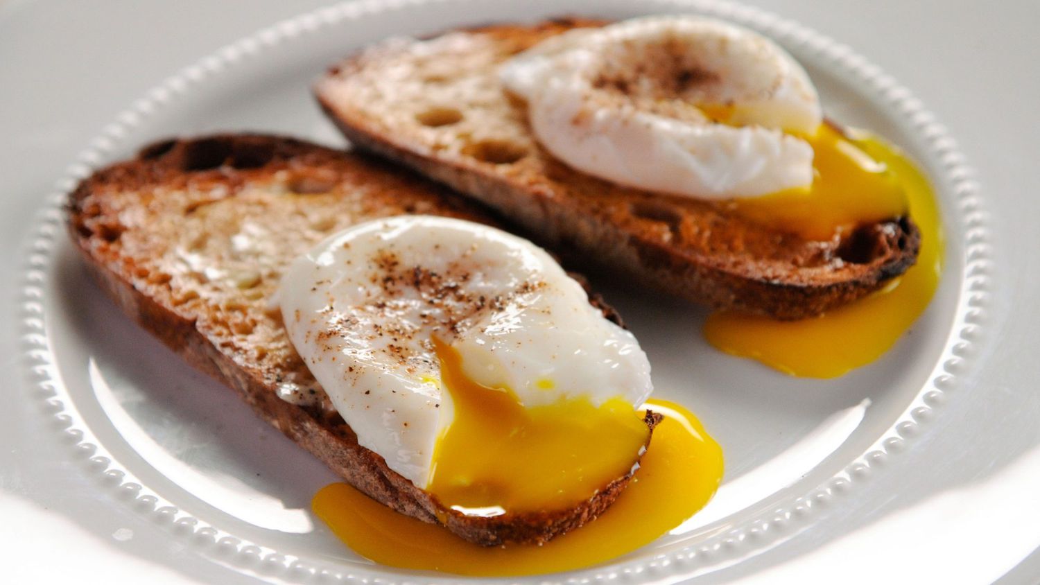 Get Perfect Poached Eggs Every Time: Simple Steps & Expert Tricks